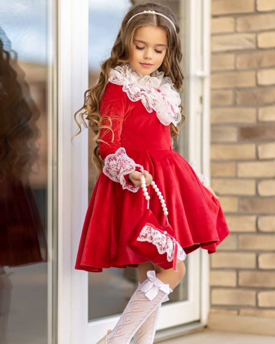 Rochie elegantă din catifea roșie cu dantela
